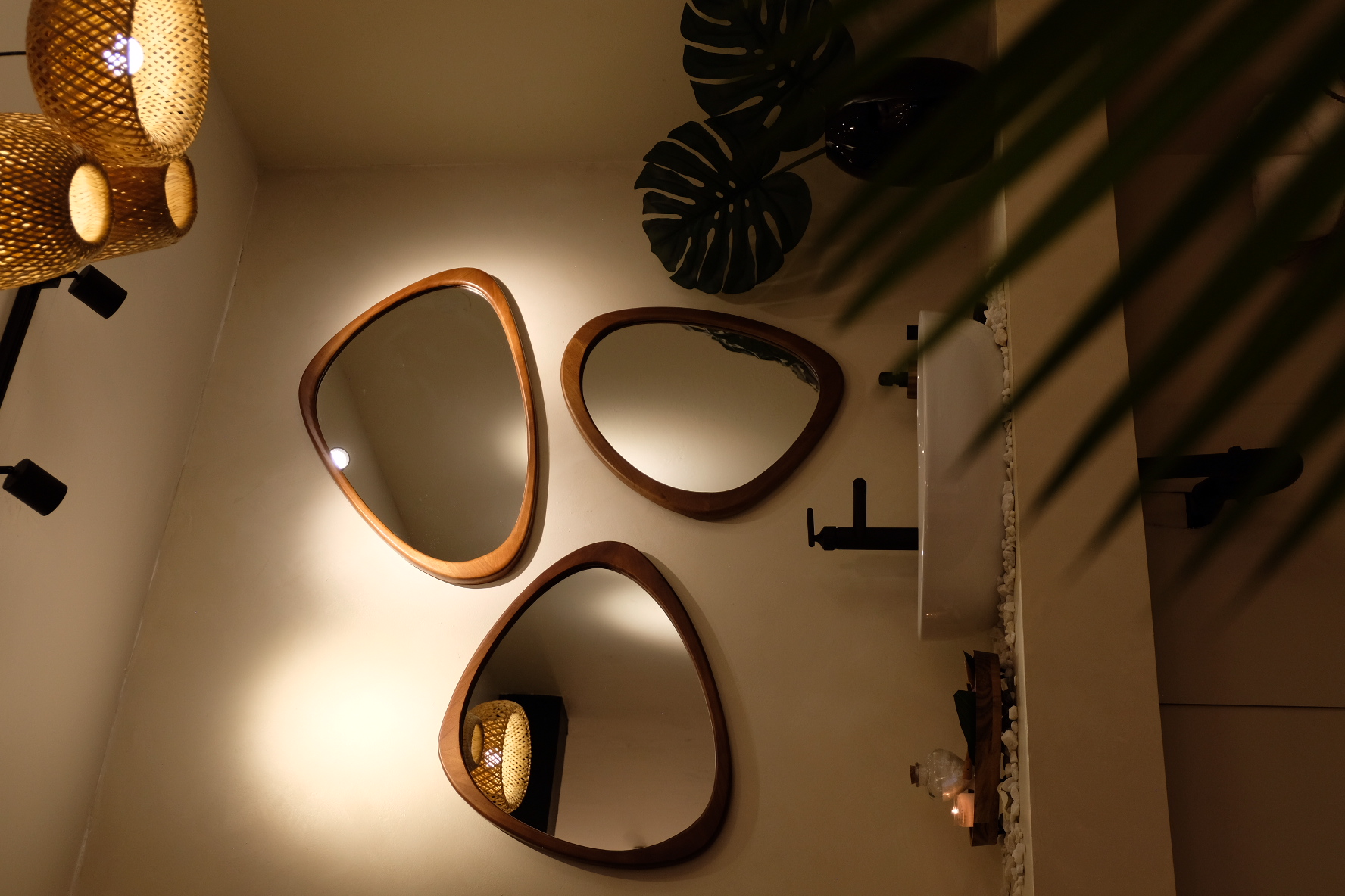 Must Have Nails studio work